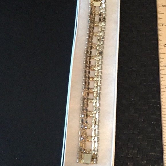 Costume Bracelet with Iridescent Pink Stones. - Picture 4 of 4